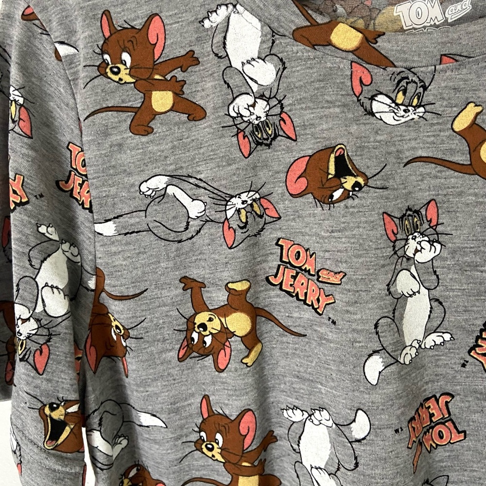 Tom and Jerry Juniors Short Sleeve Gray T-shirt Size XL NWOT